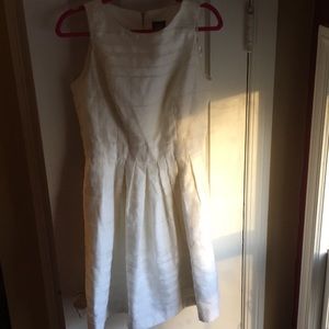 Sleeveless fit dress with silk lining